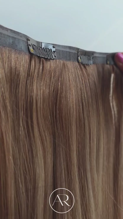 ARIA HAIR Seamless Clip-In – Nahaufnahme der Clips und der natürlichen Haarstruktur