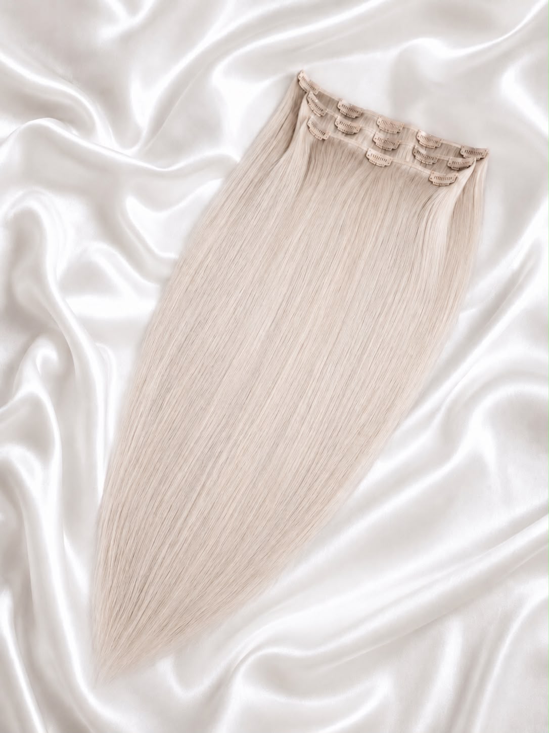 Seamless Clip-In 60 cm Stockholm Silver – włosy doczepiane w bardzo jasnym chłodnym blondzie o srebrzystej tonacji