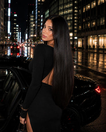 Seamless Clip-In Echthaar-Extensions 60 cm in Tokyo Night am Model — Vorderansicht — ARIA HAIR