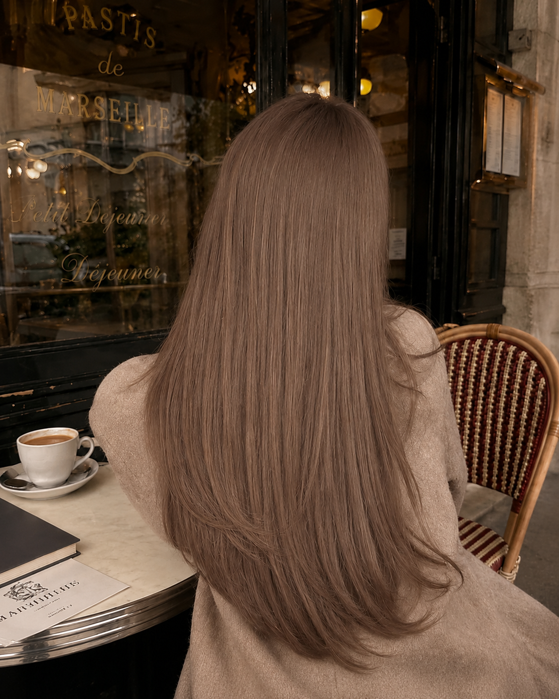 Włosy doczepiane Seamless Clip-In 50 cm Paris Brunette – długie włosy w naturalnym jasnym brązie, widok z tyłu